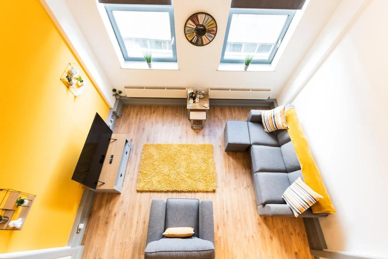De Luxe Short Stays-Crusader Apt contacts