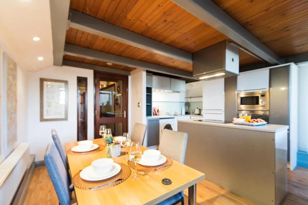 De Luxe Short Stays-Crusader Apt Nottingham Apartment
